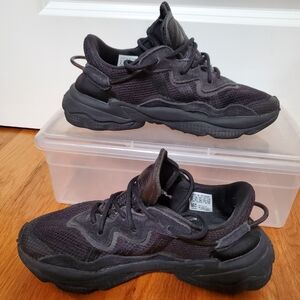 Adidas Originals Boys Ozweego Trace Grey Metallic/Core Black Size 4